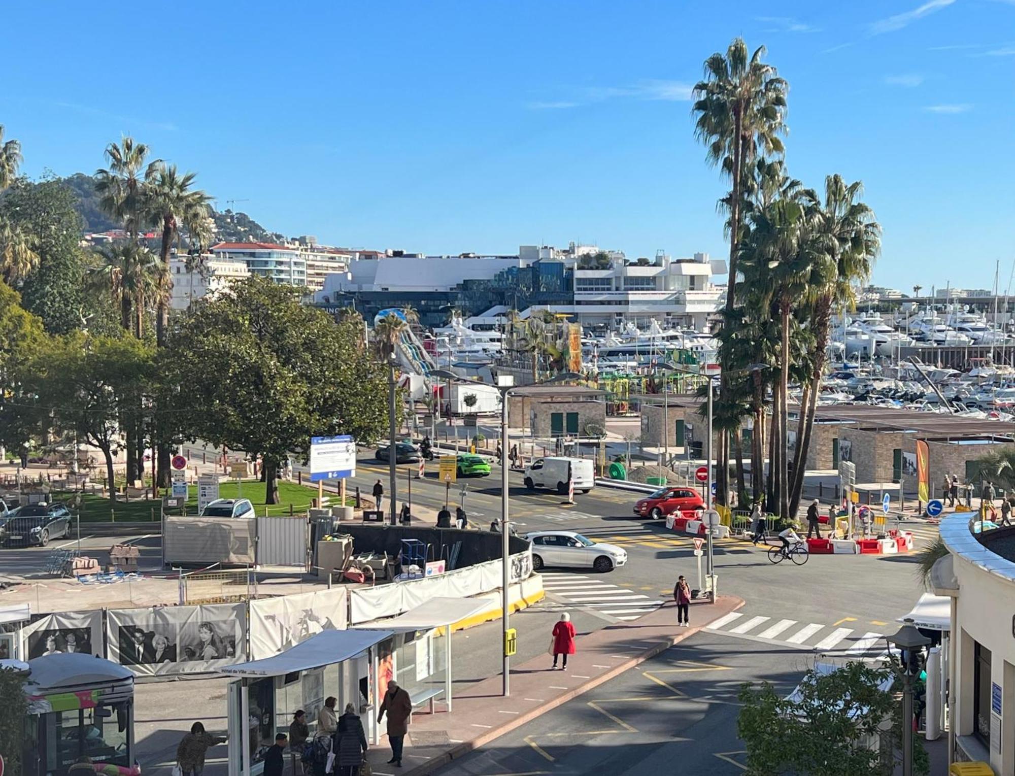 33 M2 Comme Junior - Vue Port Et Palais Des Festivals Cannes
